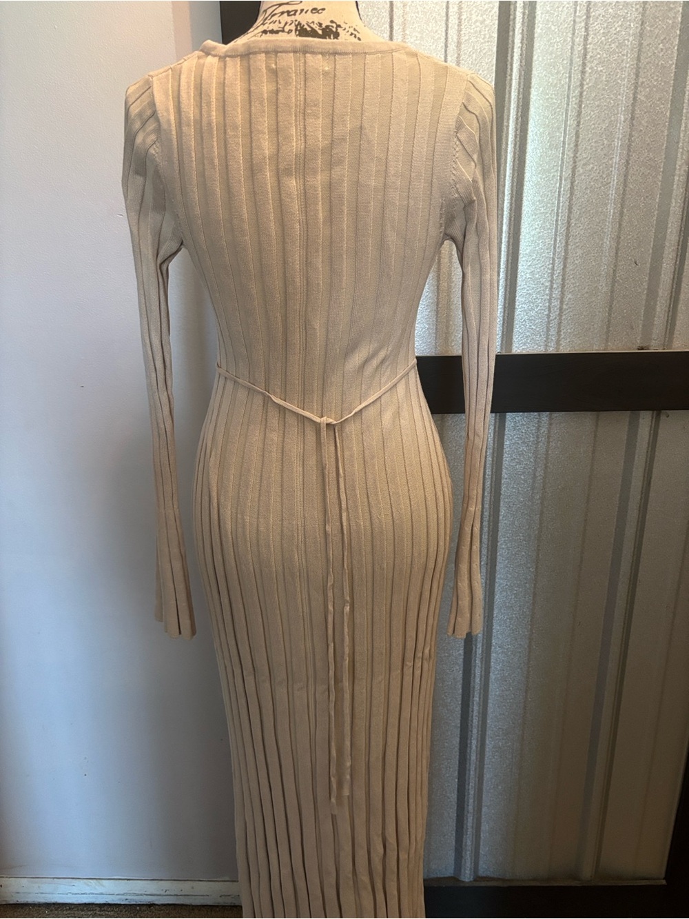 ILLA ILLA Beige Ribbed V-Neck Long Sleeve Maxi Dress - Picture 4 of 5
